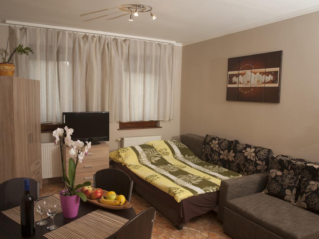 Flora Apartman Gyula Exterior foto